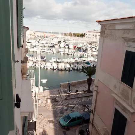 Pensionat B&B Suite Home Trani 4*