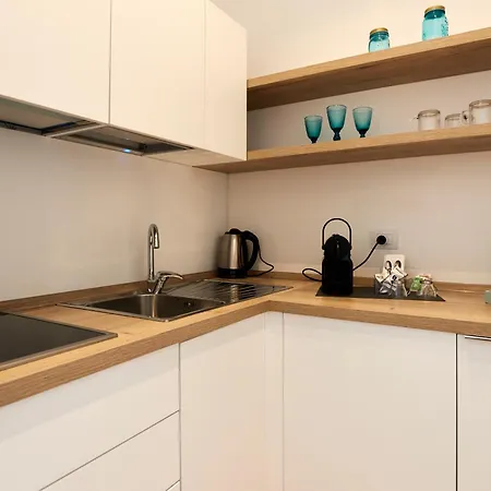 B&B Suite Home Trani 招待所 4*