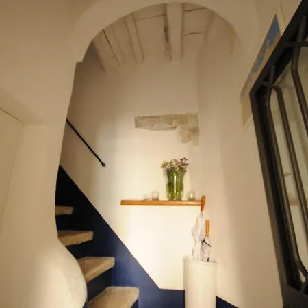 B&B Suite Home Trani 招待所 4*